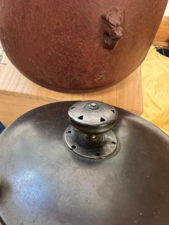 『菊地正直』即中斎好　青海松地紋　肩衝釜　在銘　共箱　銅蓋　鉄釜　茶釜