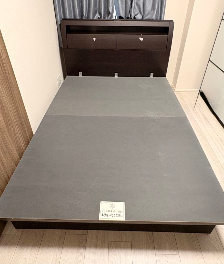 ダブルベッドフレーム ダークブラウン ニトリ　跳ね上げ式収納