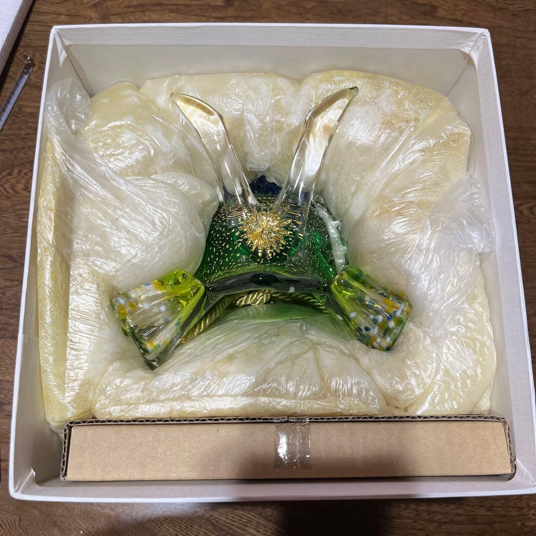 義山飾り兜　ガラス装飾品