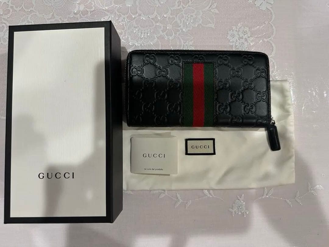 美品GUCCI 長財布 ラウンドファスナーブラック シマシェリーライン