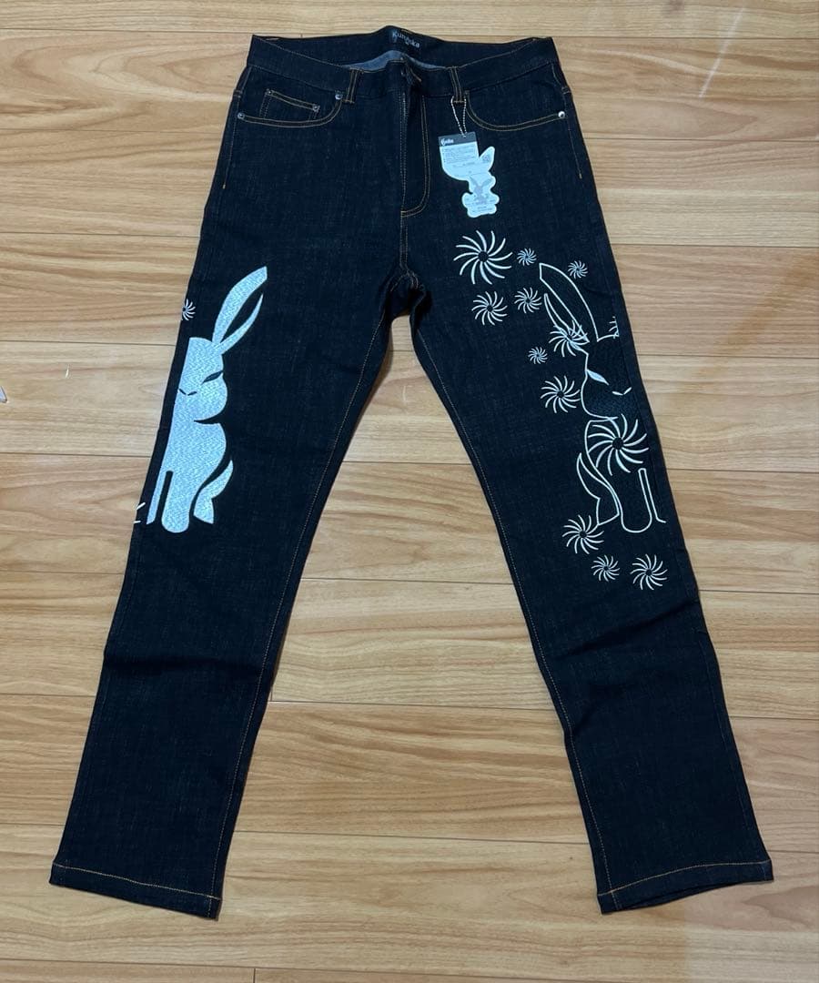 黒菟華　kurotoka 刺繍　デニムパンツ