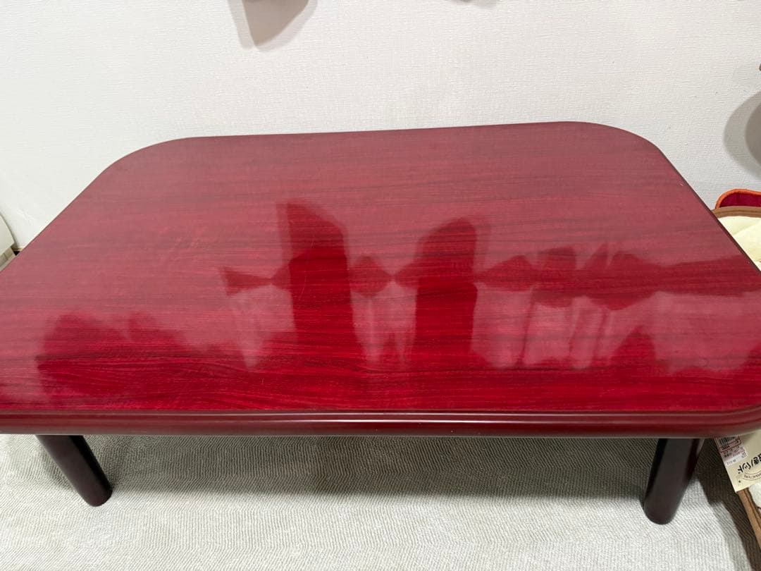 レトロ赤い木製ダイニングテーブル