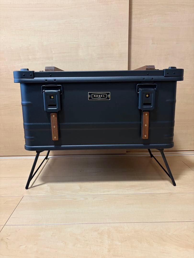 nodel design Black stand ①