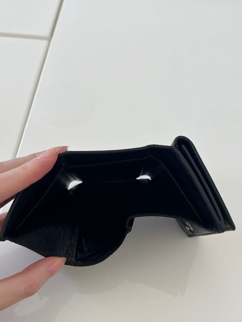 バレンシアガ 三つ折り財布 エブリデイ レザー ブラック グリーン