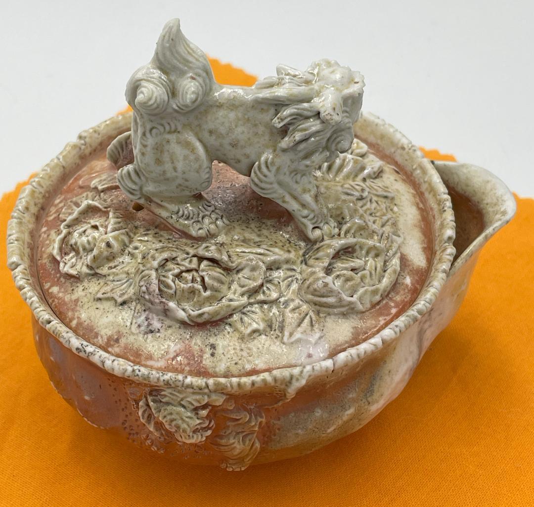 備前焼　白備前　難波誠治作　獅子　宝瓶　NS8