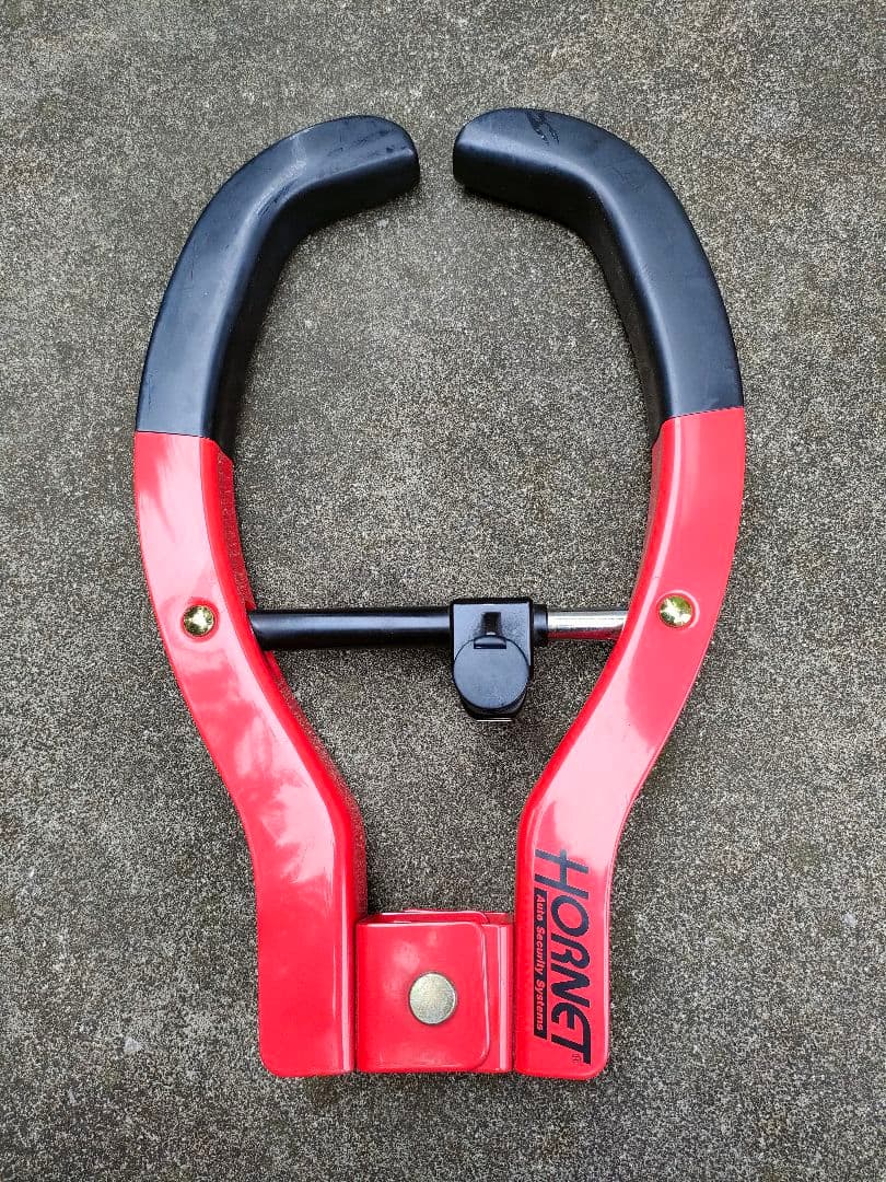 HORNET タイヤロック レッド