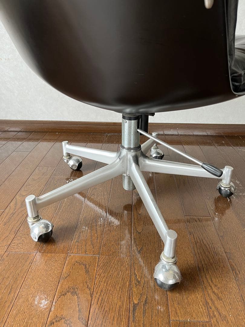 レザーハイバックチェア モビリア社