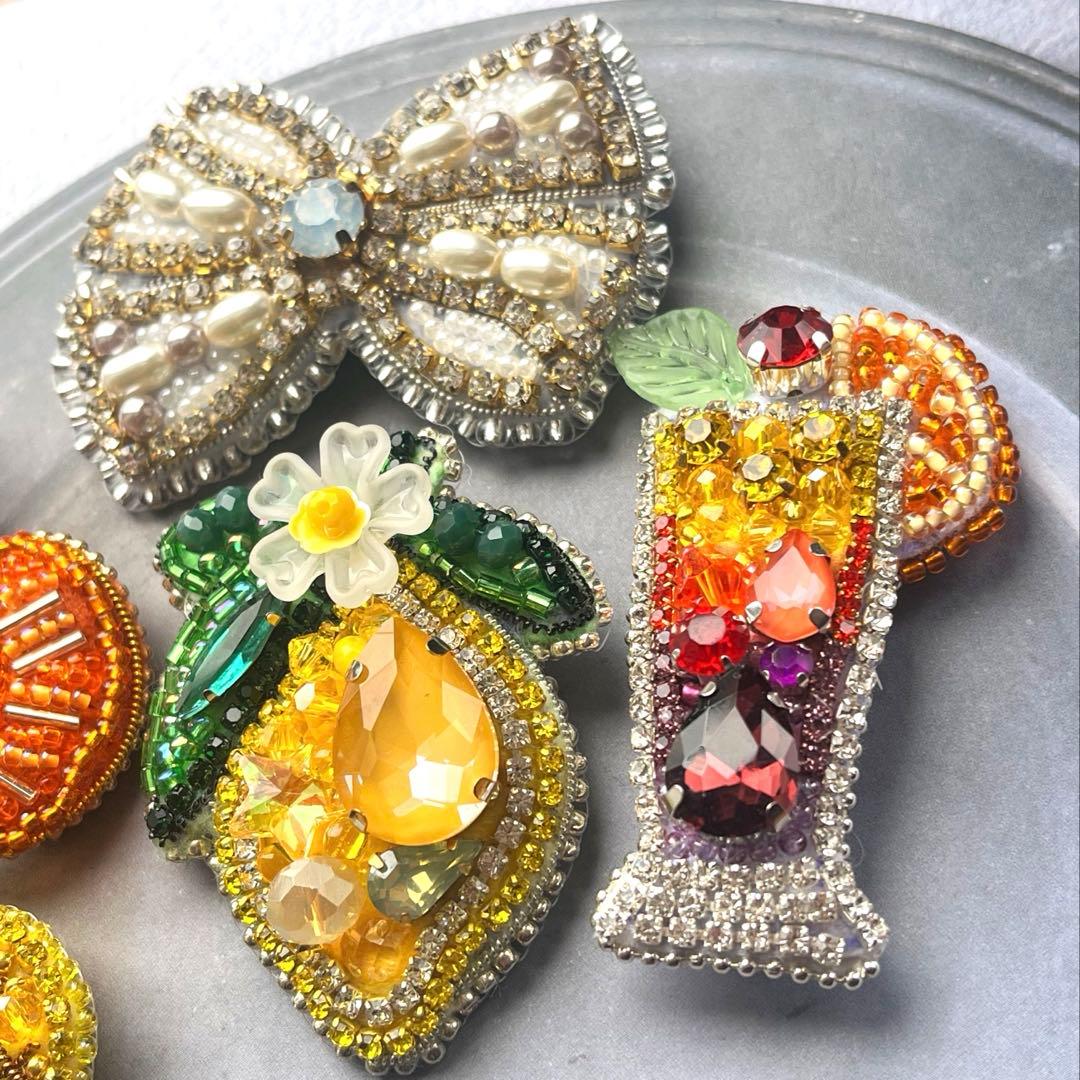 こり パイナップル レモンビーズ刺繍 ブローチ ハンドメイドアクセサリ