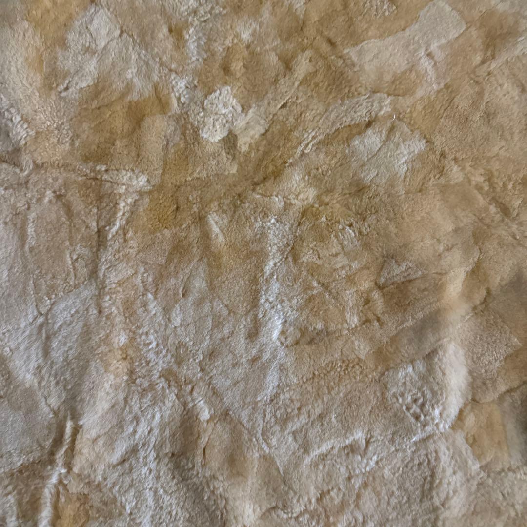 本毛皮　ムートンシーツ　ベージュ ファー ラグ 約200cm x 100cm