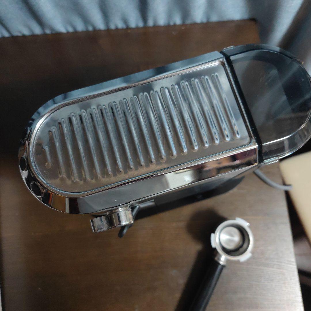 DeLonghi Dedica EC680M エスプレッソマシン