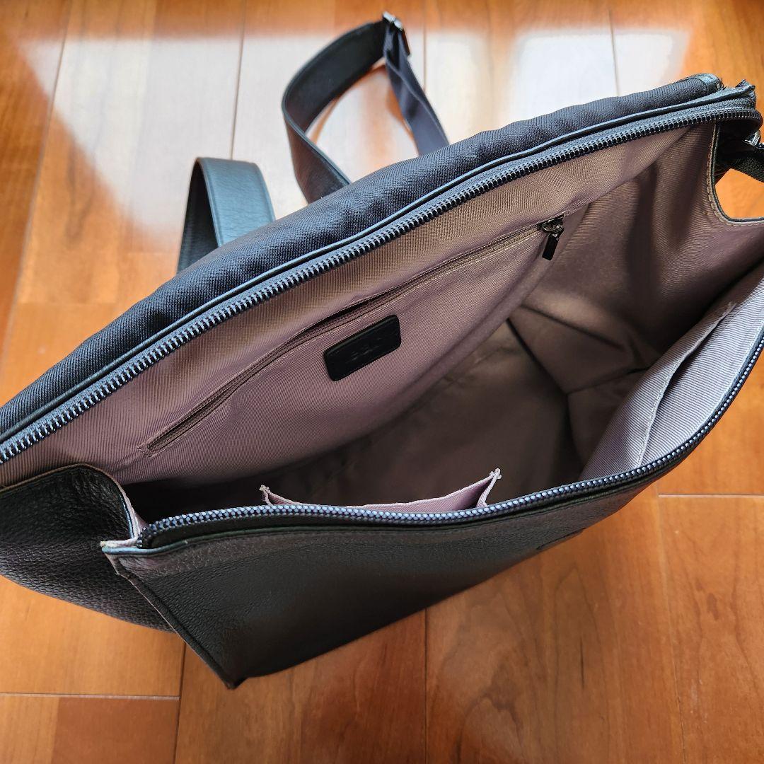 ear PAPILLONNER 本革スクエアレザーリュック