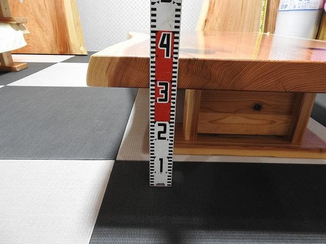 №43　秋田杉一枚板☆座卓☆厚板　6帖～8帖☆キズあり