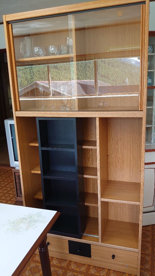 食器または本棚