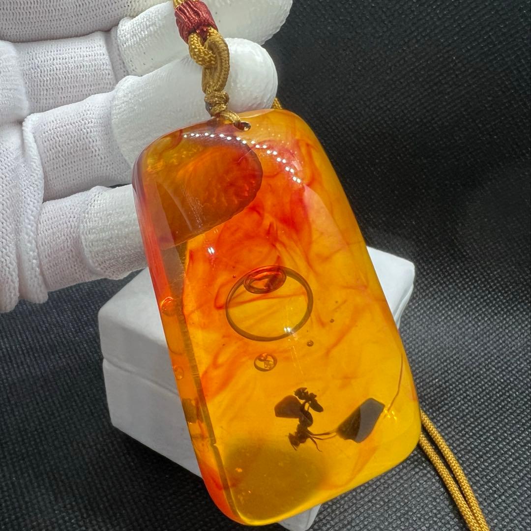 虫入ハニーアンバー琥珀スクエア形ペンダントAB1018