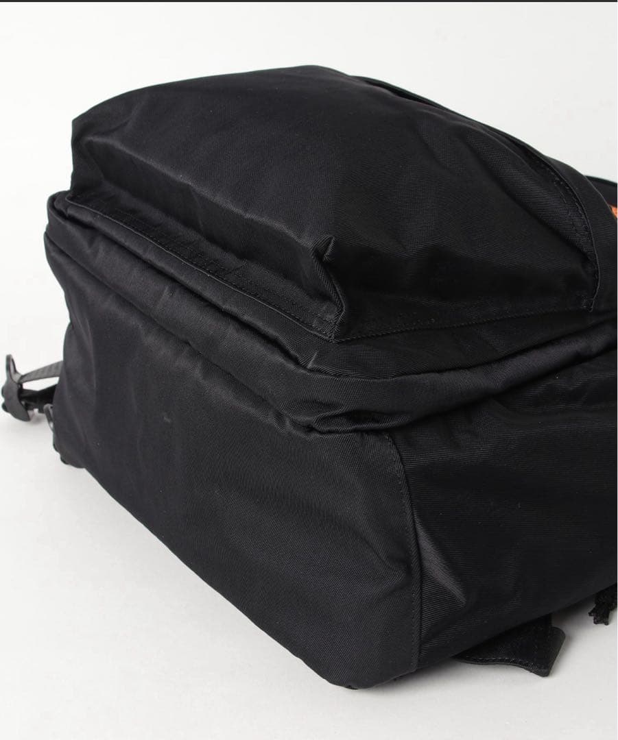 UNIVERSAL OVERALL スラントデイパック　機能性抜群！