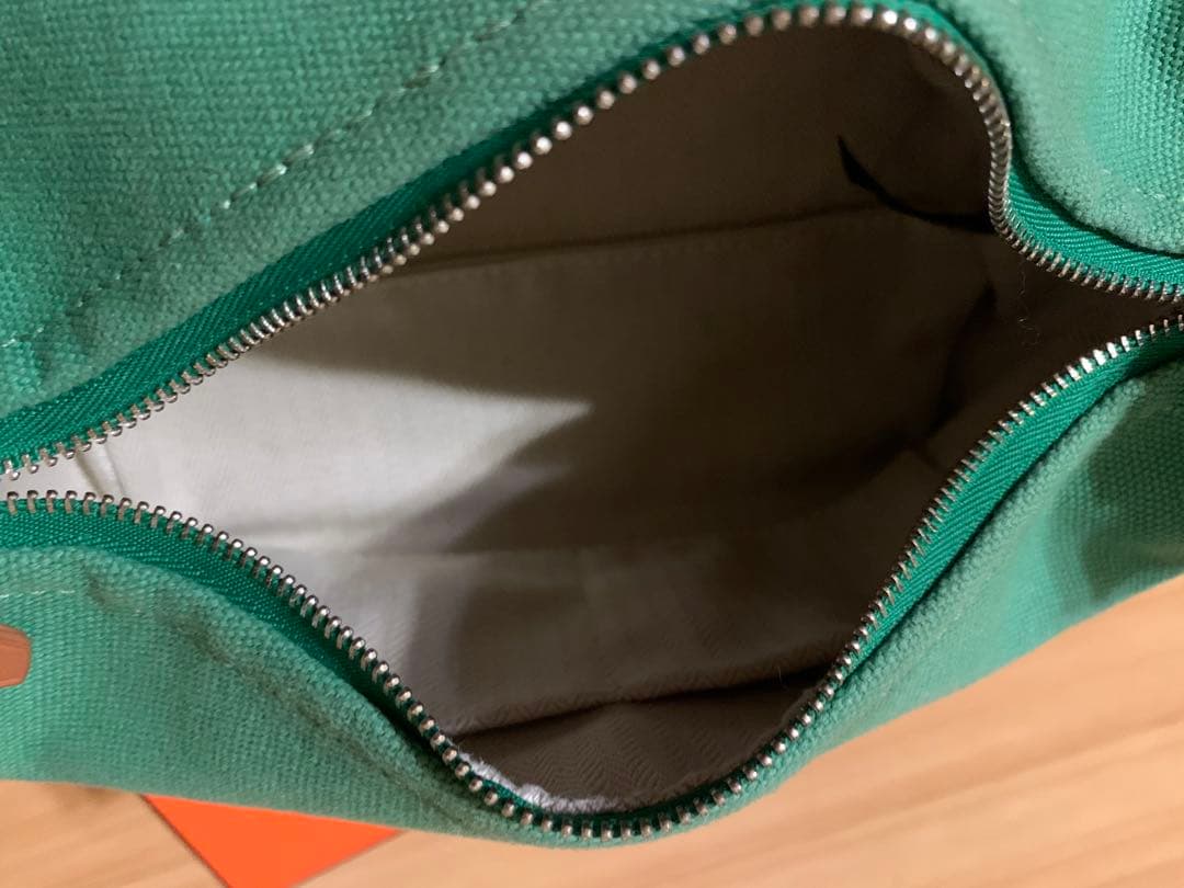 花•*¨*•.¸Hロゴ ショルダーストラップ付 ポーチ ブリッドアブラック