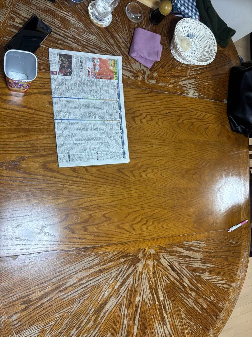 木製円形ダイニングテーブルと椅子セット