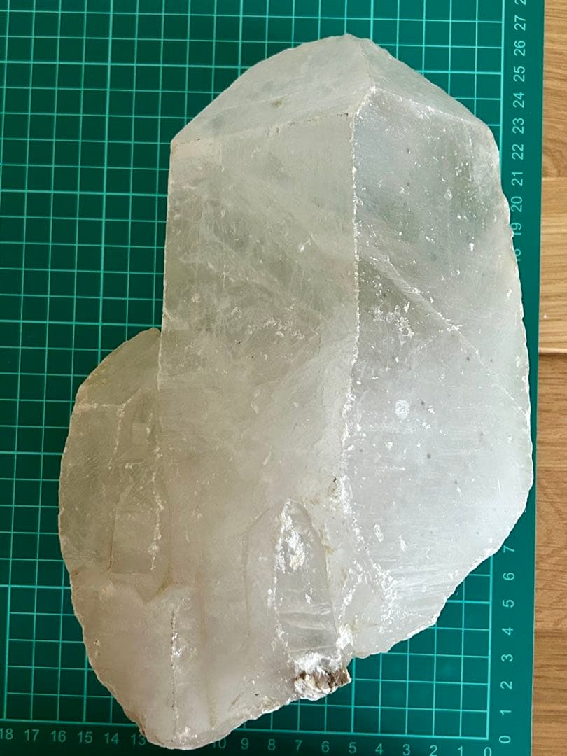 【圧巻✨】天然水晶 大型クリスタルポイント 3.2kg 台座付き