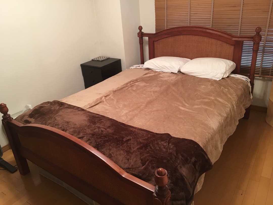 クイーンサイズベッド