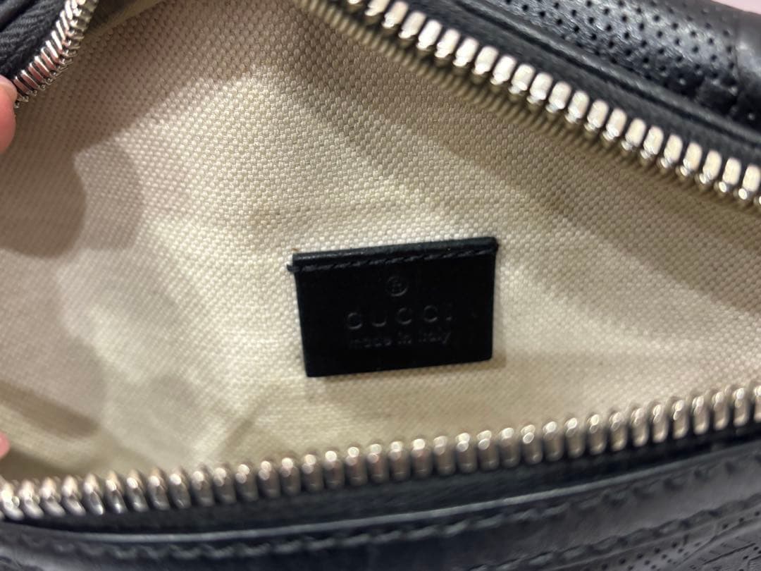 【SNW】GUCCI ブラック ボディバッグ