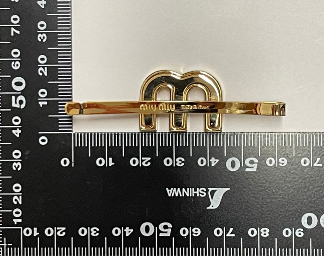 【美品】MIUMIUミュウミュウ　ヘアピン　匿名配送　❤︎