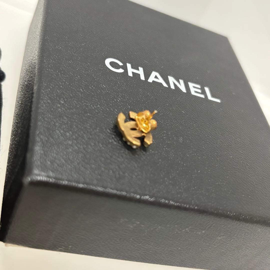 パール　ピアス　ゴールド　ピアス　ccロゴ