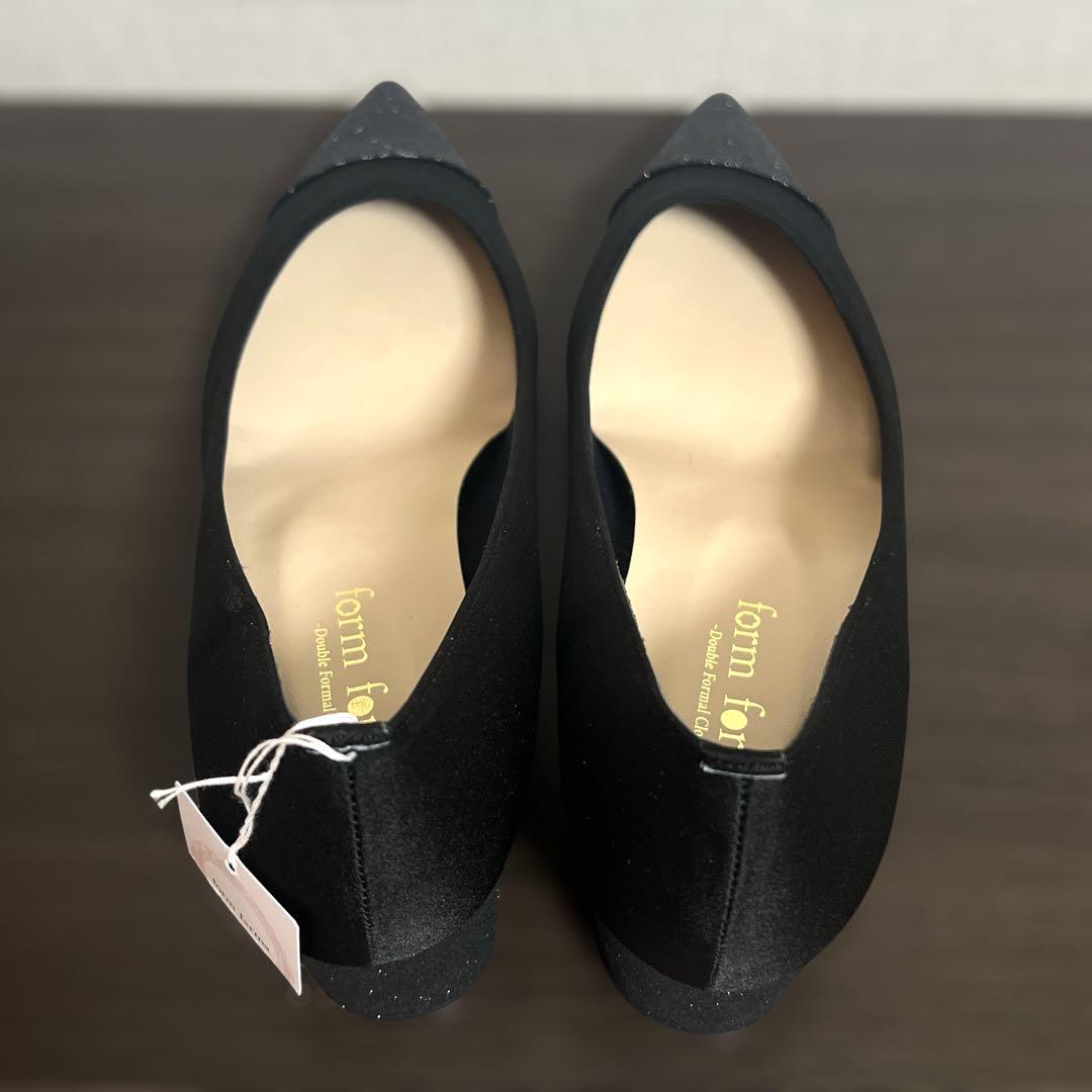 新品タグ付き　form forma ポインテッドトゥ ラメパンプス　24.5　黒