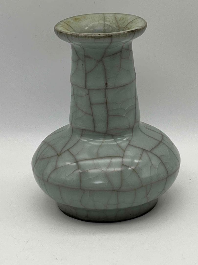 南宋時代　青磁　官窯　郊壇官窯　汝官窯 包金氷裂紋 弦文盤口瓶(F-81)