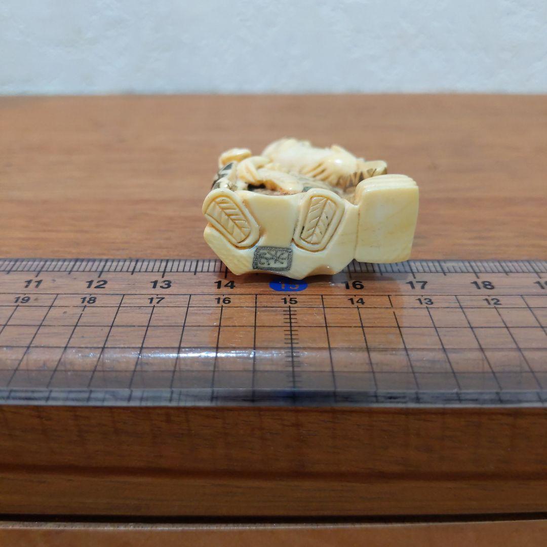 時代提物 彩色人物根付 天然素材 在銘【槌の子仙人】高さ約5.0cm 重さ16ｇ