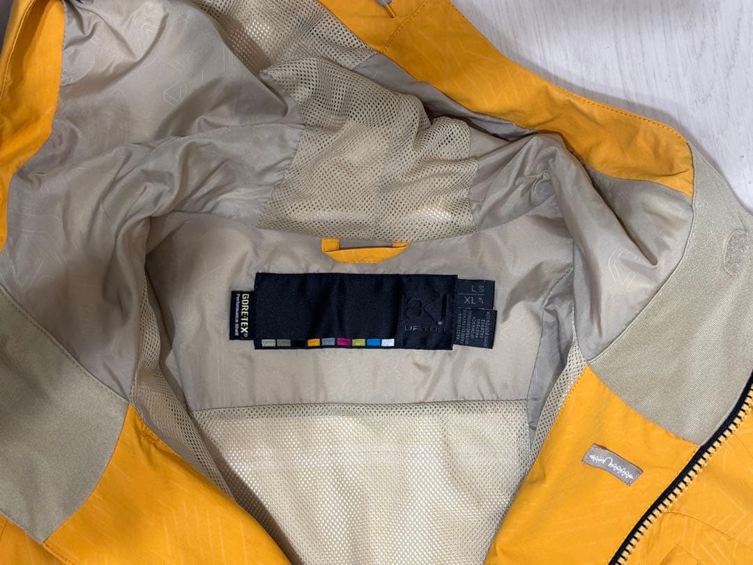 Burton akスノーボードジャケットXLサイズ&BurtonパンツLサイズ