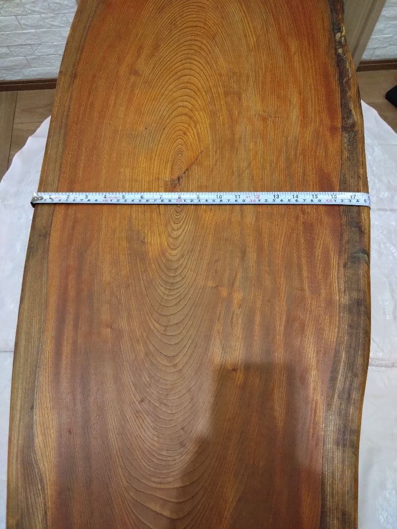 欅一枚板のテーブル㉕　おさら❕ 長寿のケヤキの杢目が綺麗に出ております。