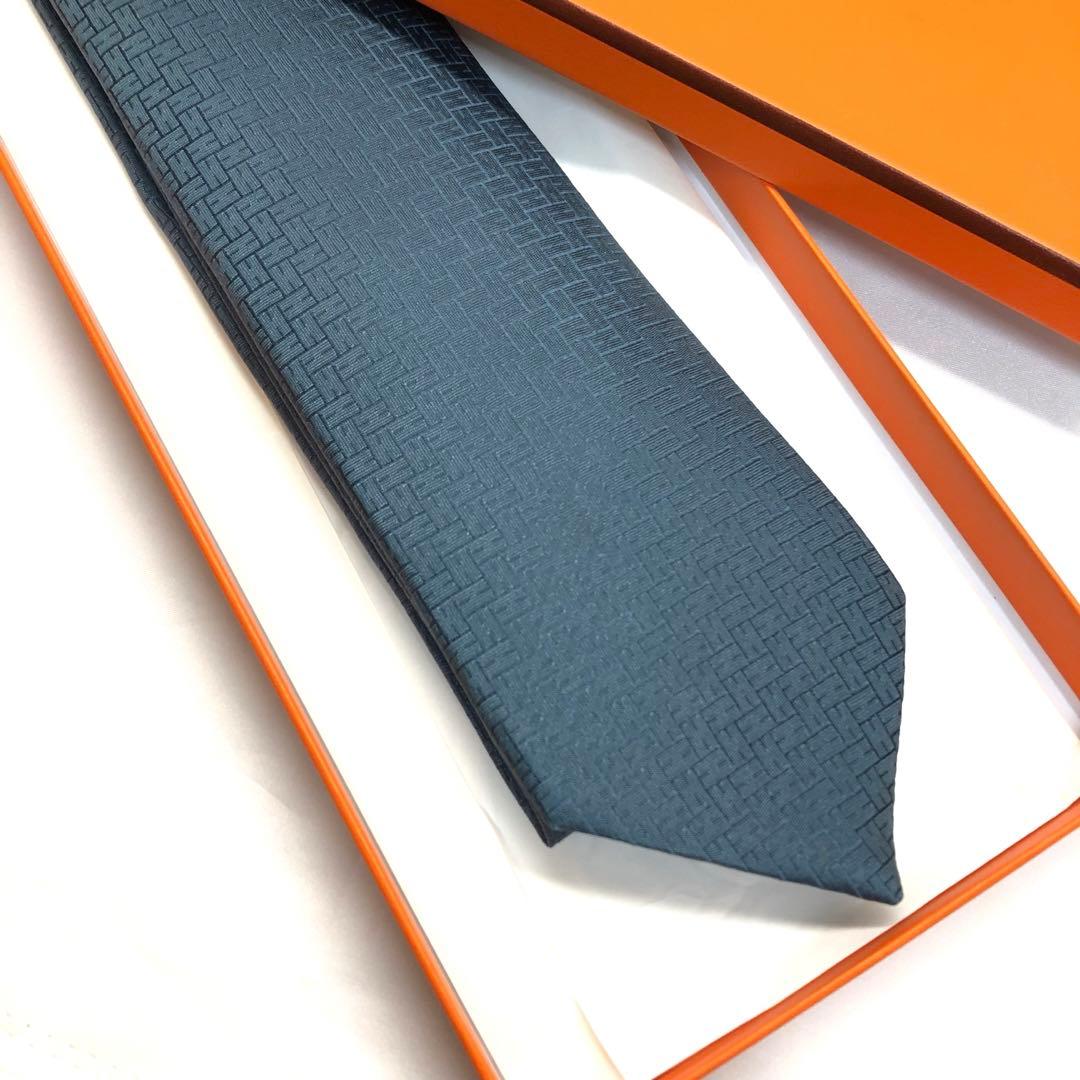 美品✨　HERMES エルメス ネクタイ H柄　ブルー系　最高級　シルク　箱付き