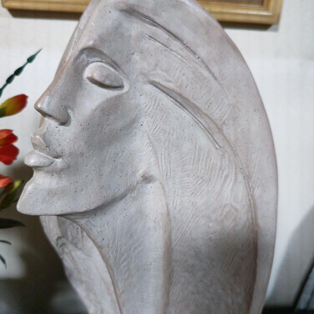 女性の頭部の彫刻。Austin SculptureのStargazer。