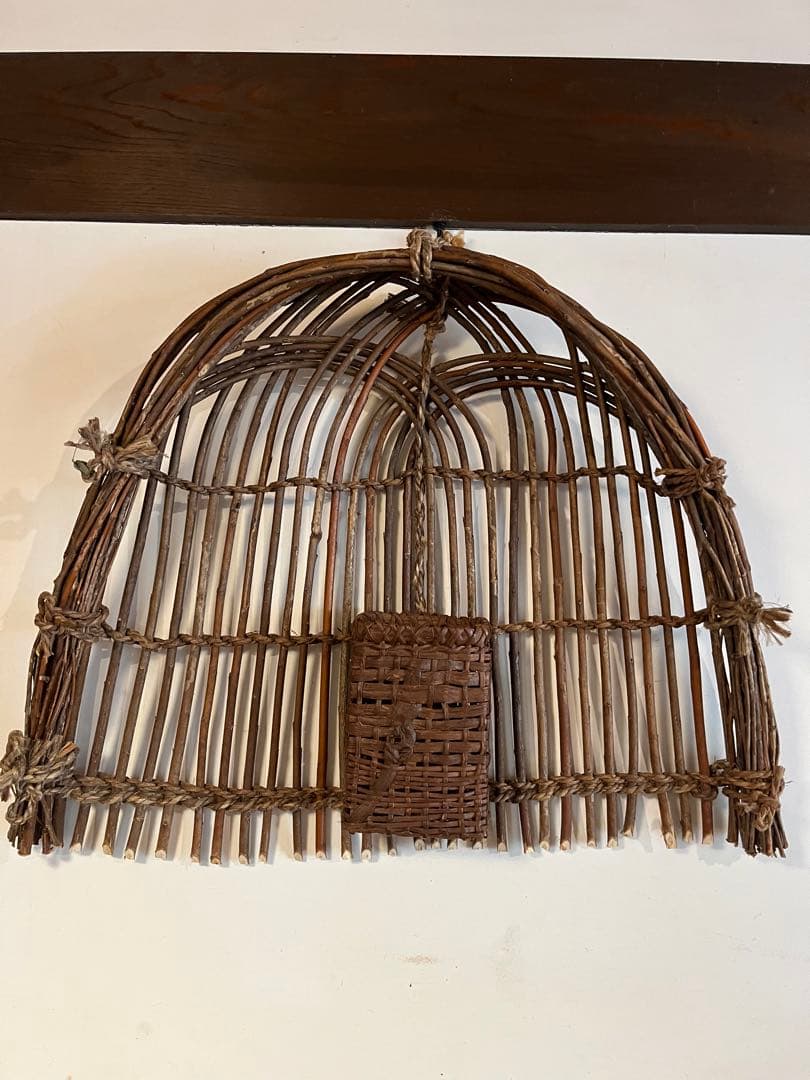 サデミと山葡萄花入