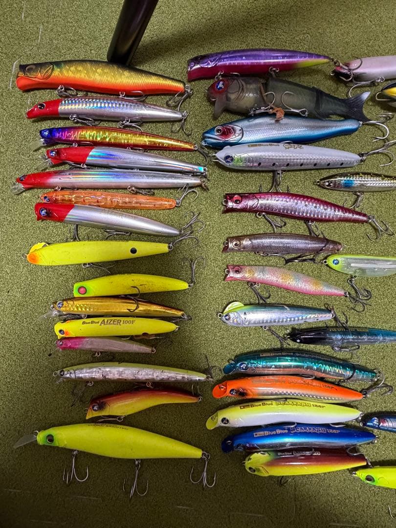 シーバスルアーまとめ売り74個マズメバックブルーブルー値下げコメントお願いします