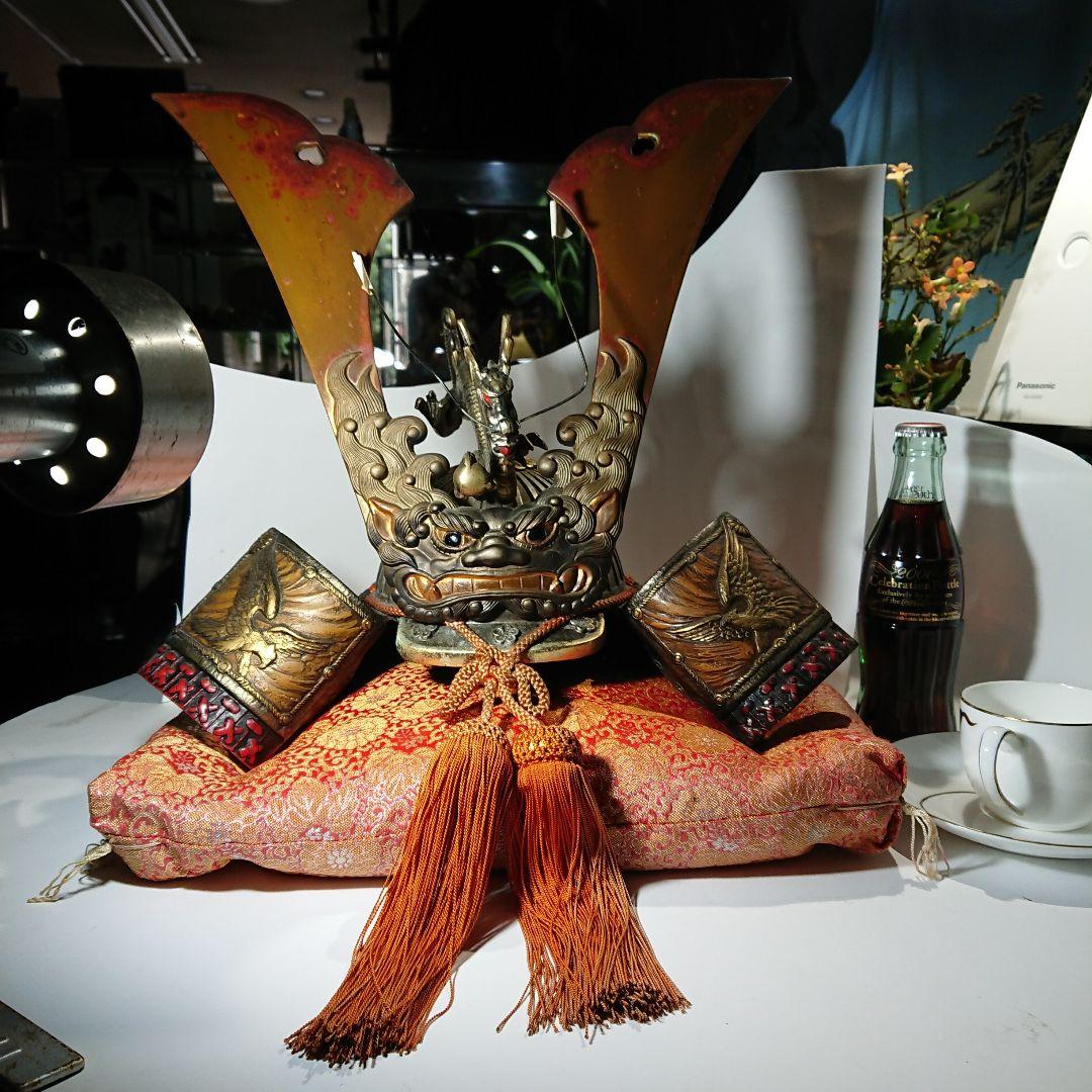 鉄兜  〜  座布団と紐にやや色汗の感じです。