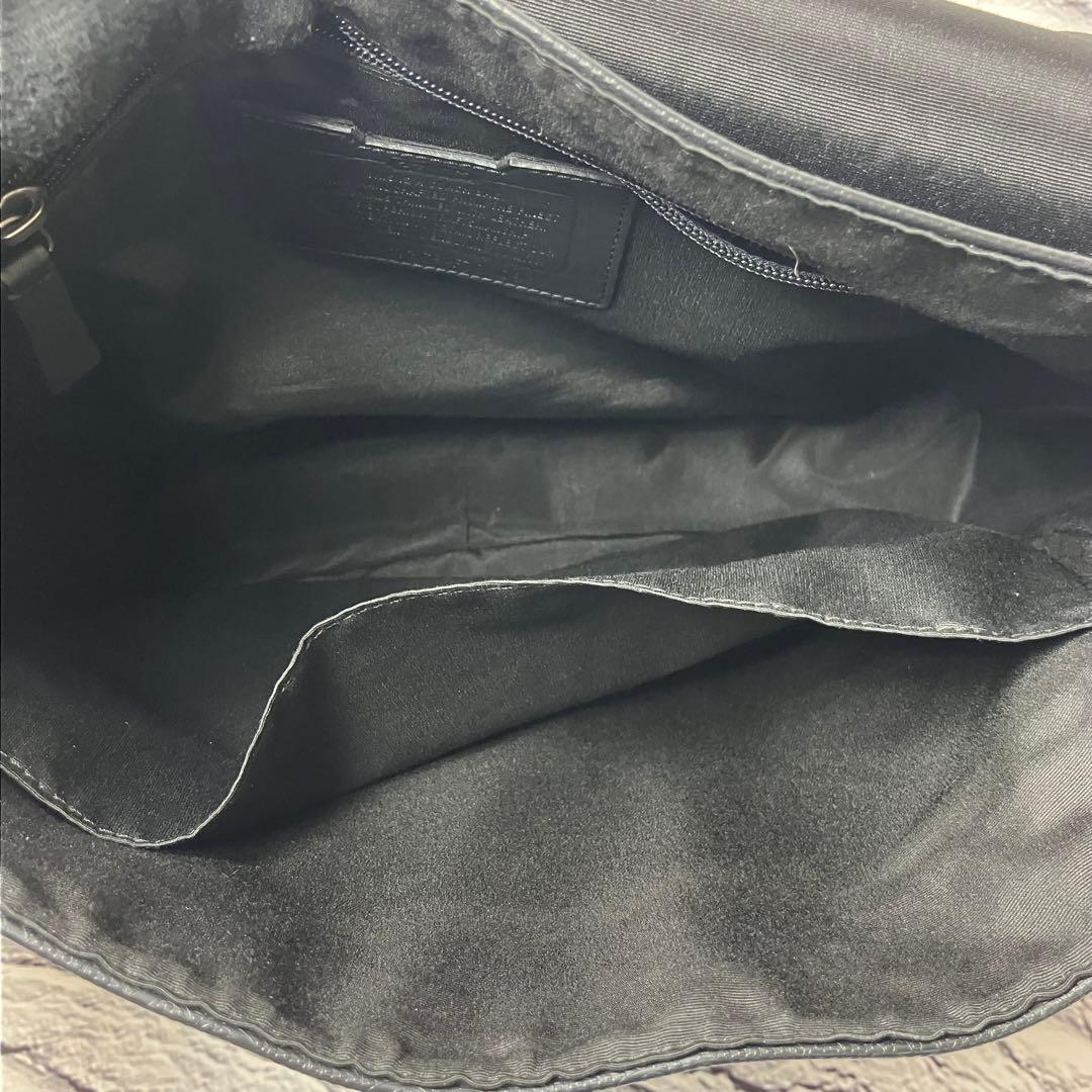 美品 コーチ ヘリテージ シグネチャー メッセンジャーバッグ ブラック A4可