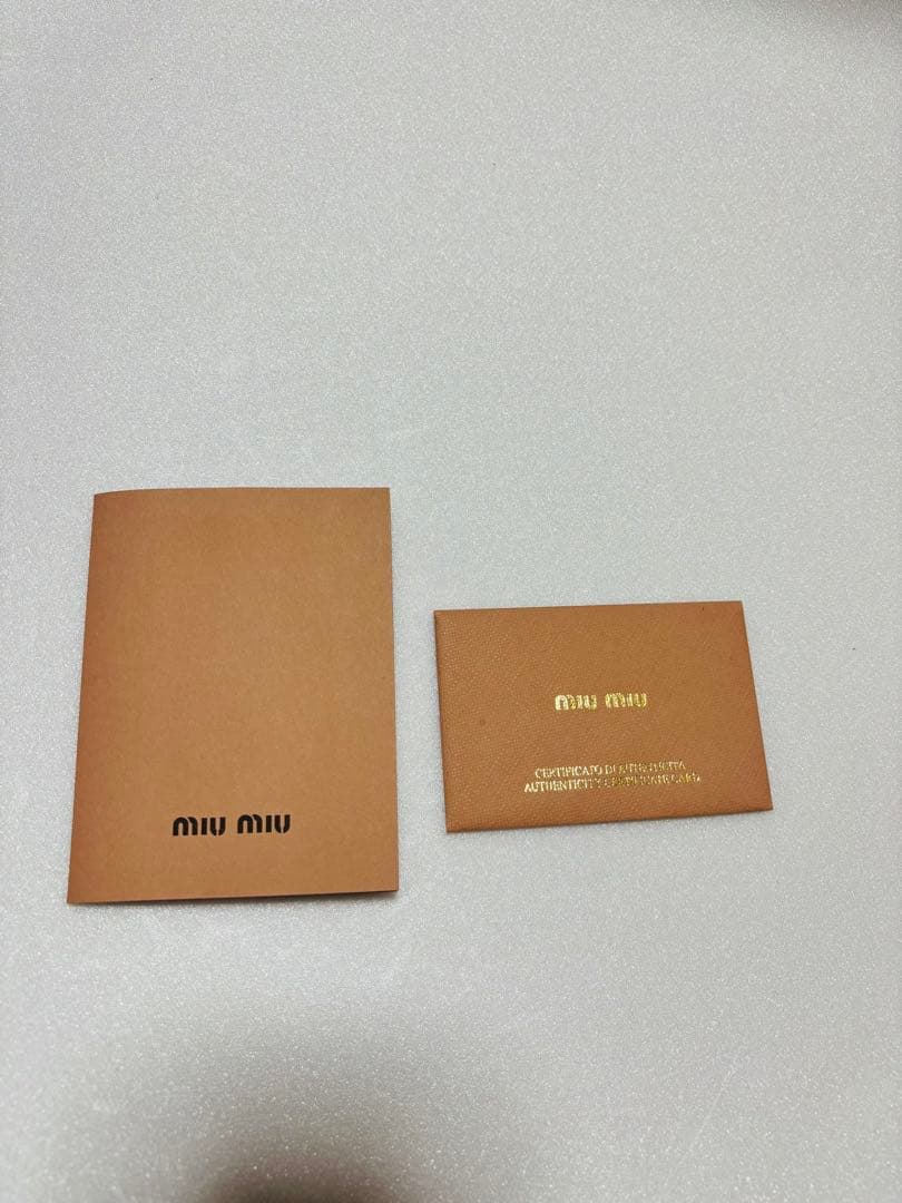 【miumiu ミュウミュウ】折りたたみ財布