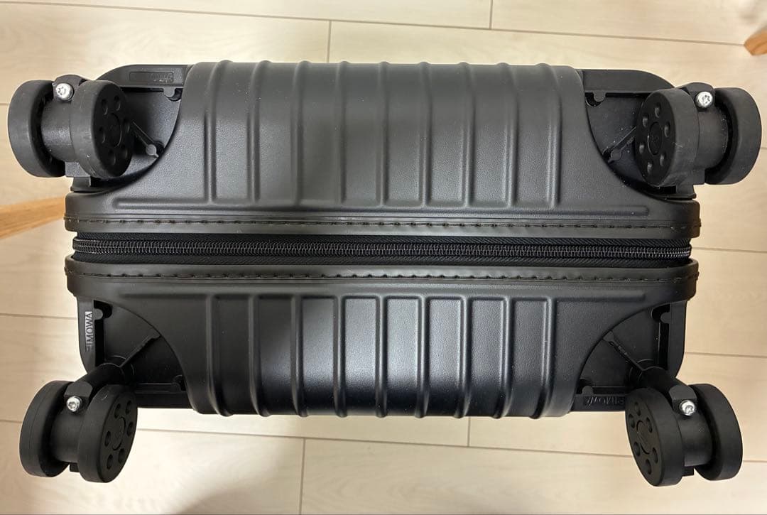 【ヒロポン】RIMOWA エッセンシャル キャビン S ブラック