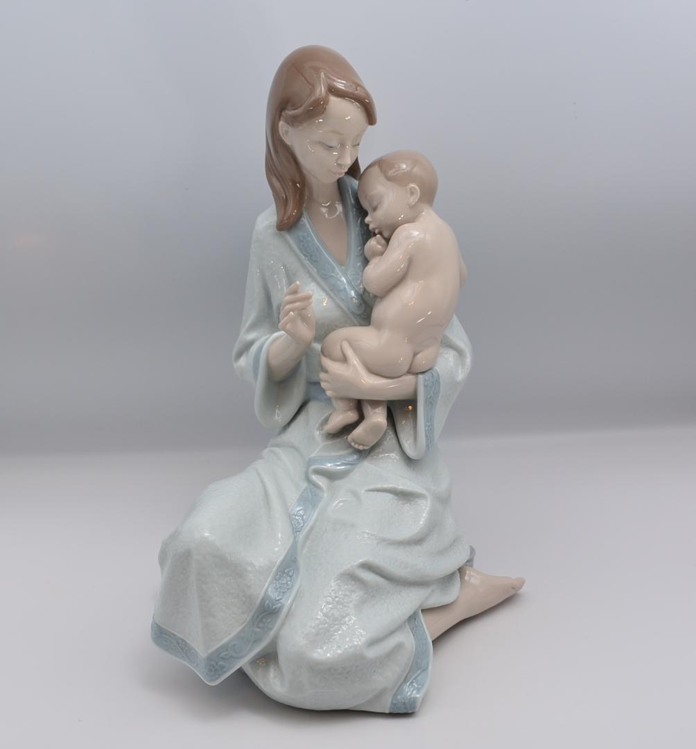 眠れ、愛しい子　＃8030　★リヤドロ　スペイン　ポーセリン　光沢仕上げ　絶版