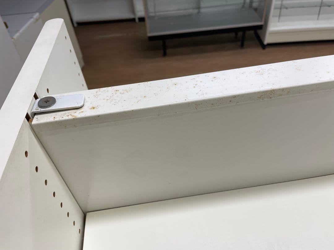 両面棚　物品棚　陳列棚　ショーケース　薬局　白　木製什器　コンビニ　キャビネット