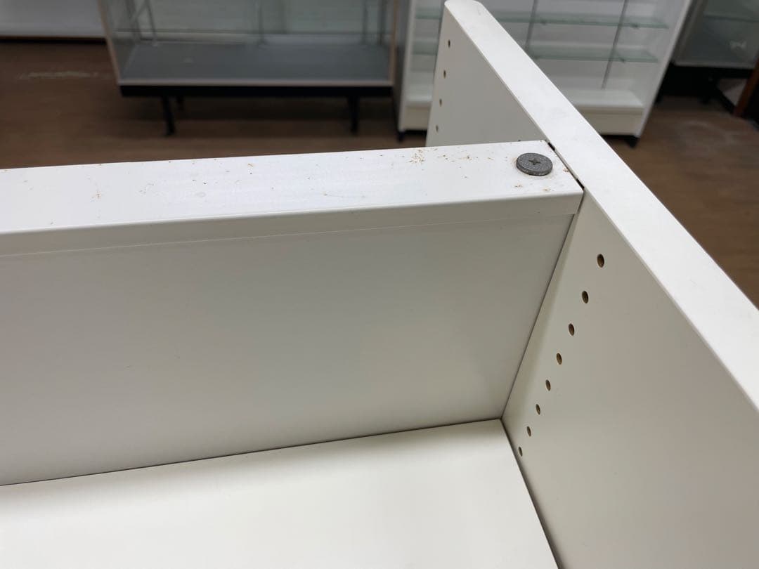 両面棚　物品棚　陳列棚　ショーケース　薬局　白　木製什器　コンビニ　キャビネット