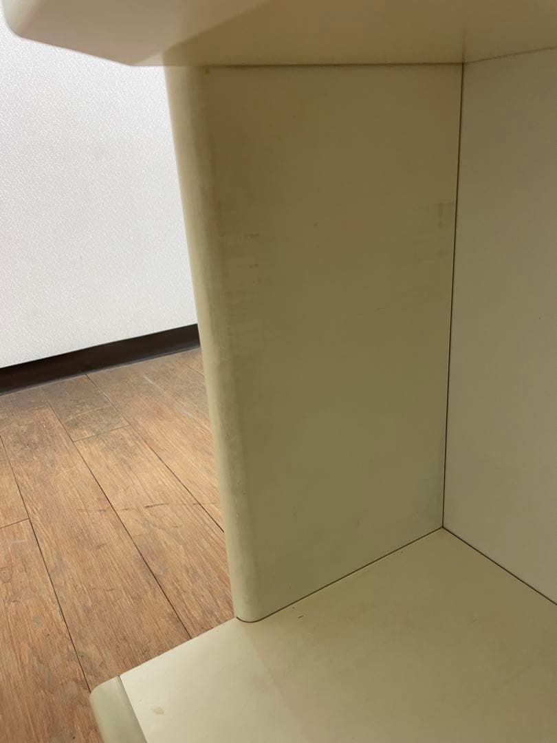 両面棚　物品棚　陳列棚　ショーケース　薬局　白　木製什器　コンビニ　キャビネット