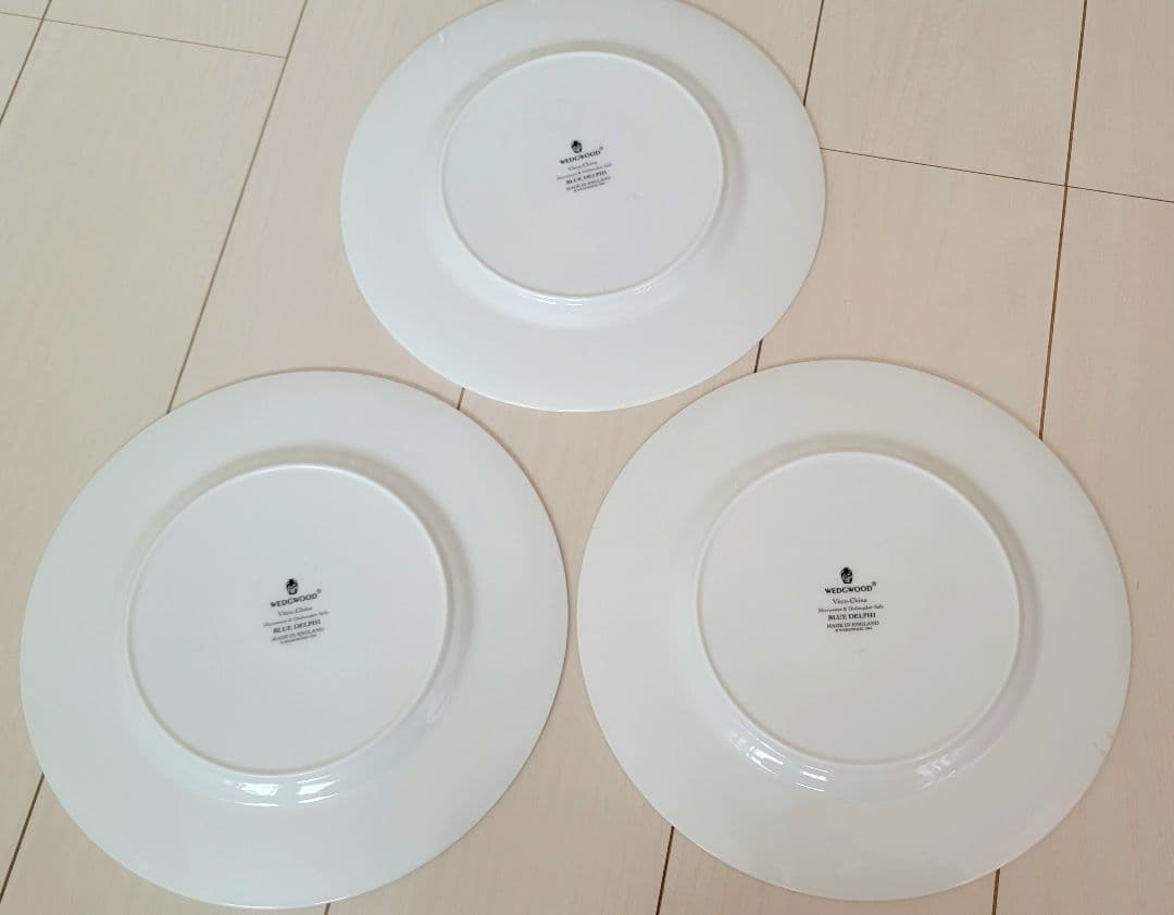 新品に近く 朝顔珍しい イギリス製 お皿27cm 黒壺3枚セット