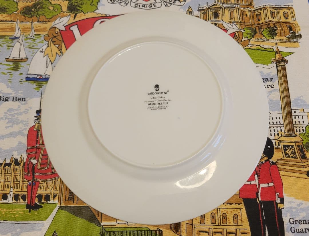 新品に近く 朝顔珍しい イギリス製 お皿27cm 黒壺3枚セット