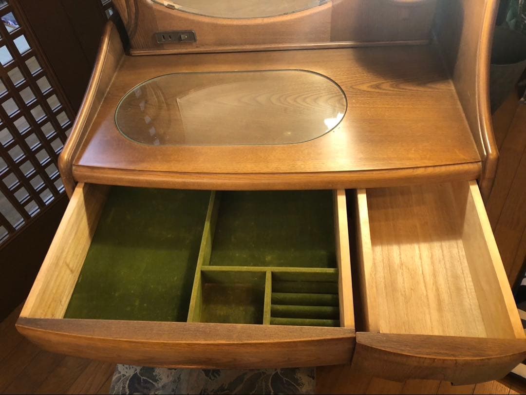 更に、値下げ！クラシック木製ドレッサー・ミラー・照明付き