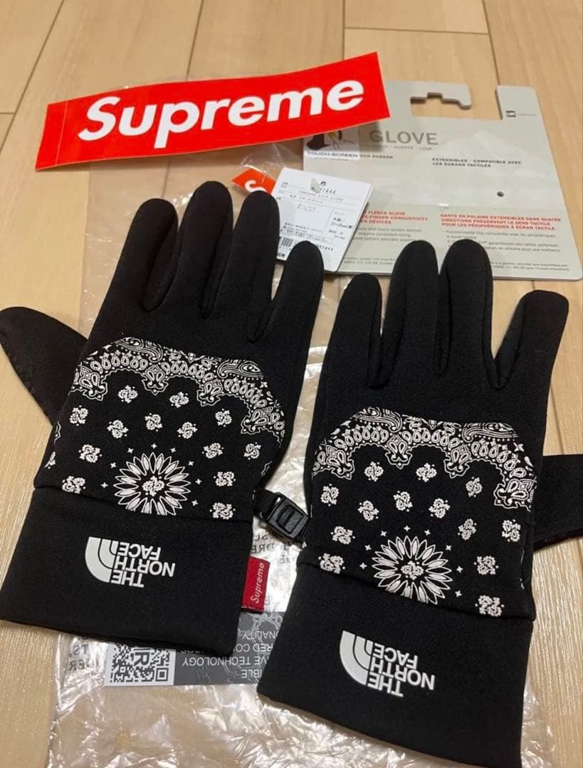 Supreme & North Faceバンダナ柄手袋