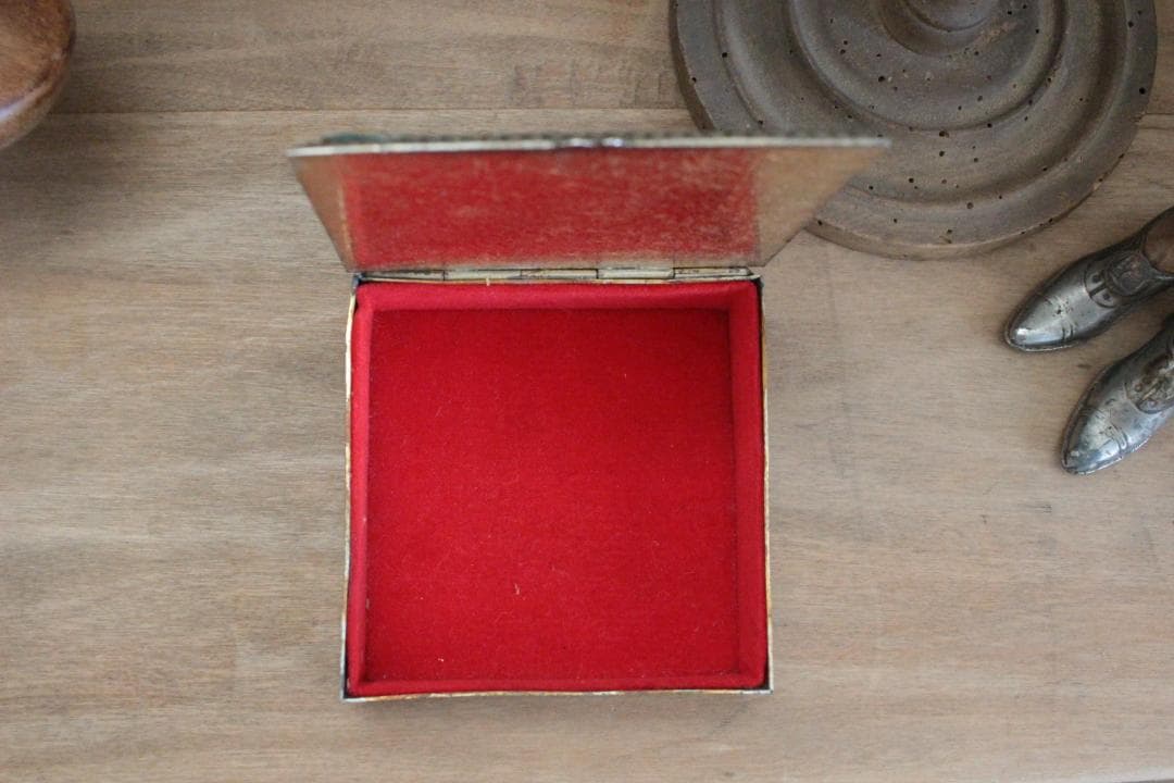 Petite boite・装飾ジュエリーボックス・少女/フランスアンティーク