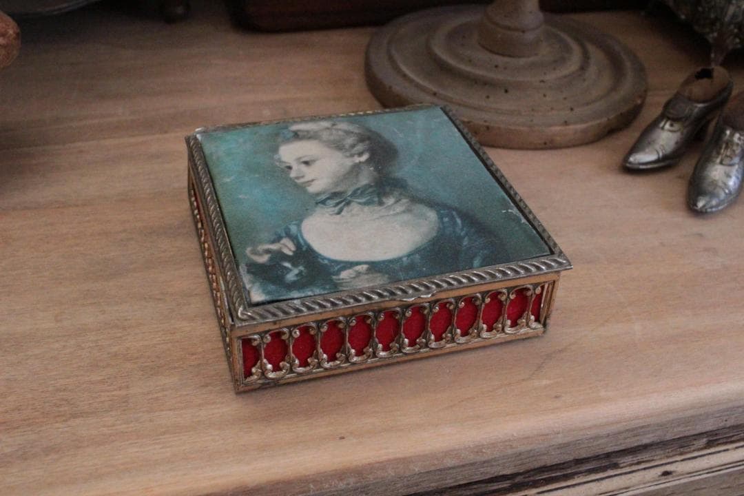 Petite boite・装飾ジュエリーボックス・少女/フランスアンティーク