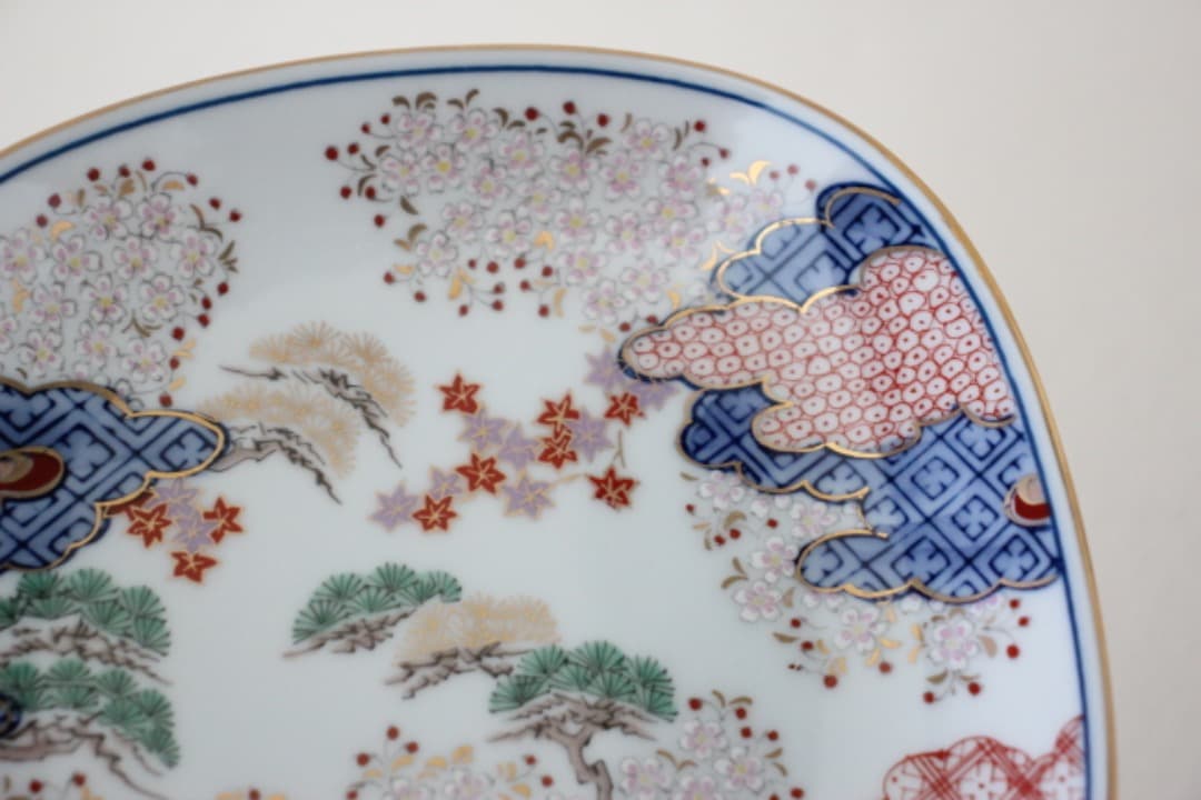 未使用・木箱入　有田焼　其泉造　染錦春秋紋　銘々皿揃　１５cmプレート　５枚